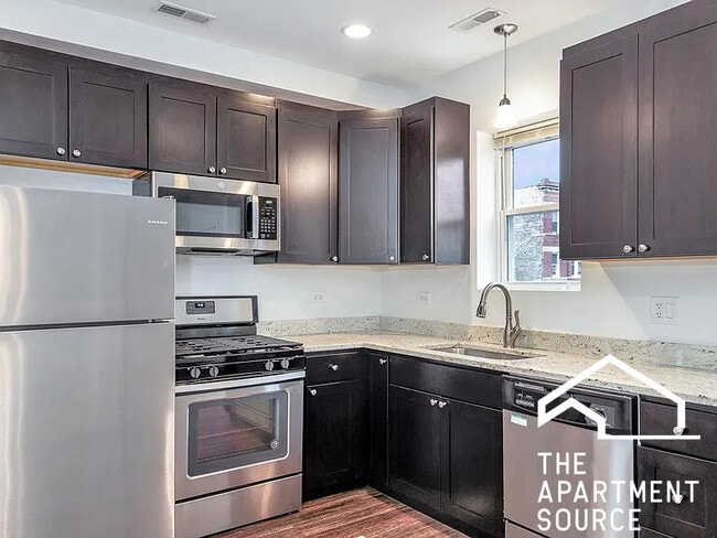 3551 W Wolfram St in Chicago, IL - Building Photo - Building Photo