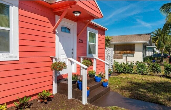 221 C St in Lake Worth Beach, FL - Building Photo - Building Photo