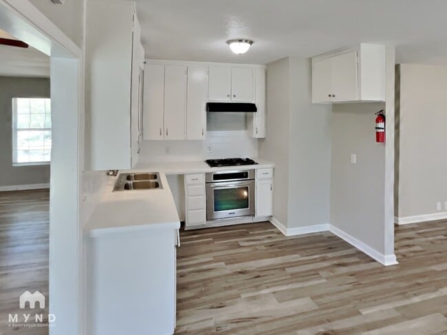 property at 1914 Roslyn St