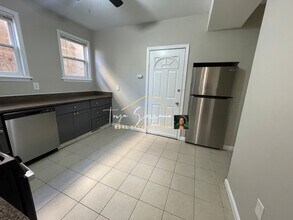 68 Bellevue St, Unit 2 in Boston, MA - Foto de edificio - Building Photo