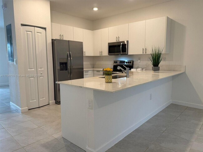 1655 SE 26th Rd in Homestead, FL - Building Photo - Building Photo