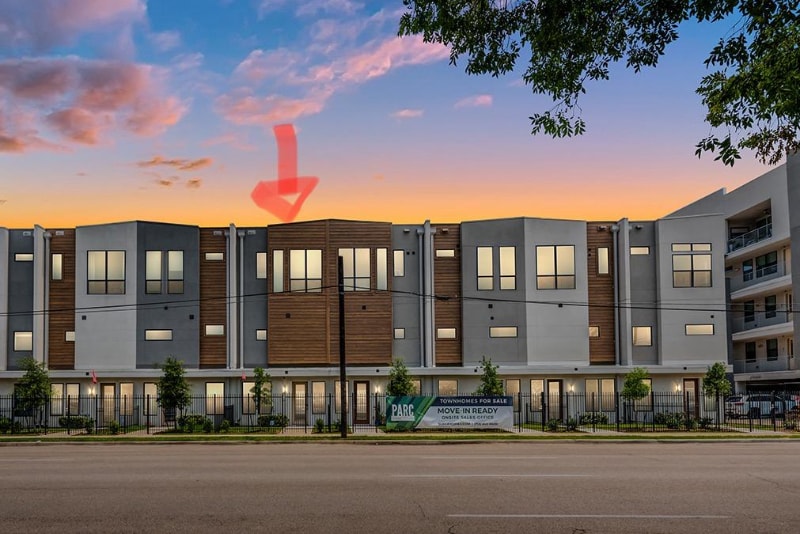 2401 Crawford St in Houston, TX - Building Photo