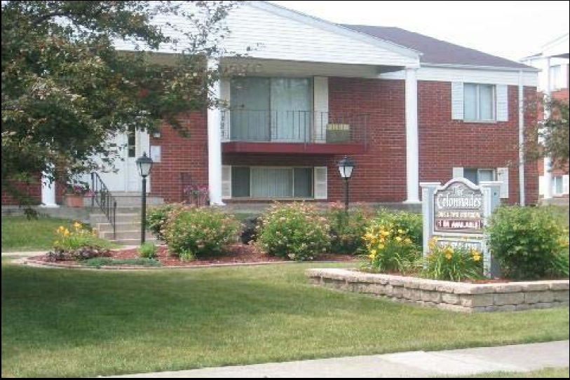 The Colannades Apartments in Merrillville, IN - Foto de edificio