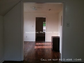 2244 E Parkwood Ave-Unit -#2 in Burton, MI - Building Photo - Building Photo