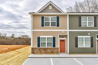 8083 Bell Campground Rd in Powell, TN - Building Photo - Building Photo