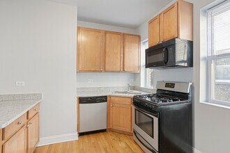 2013 W Jarvis Ave in Chicago, IL - Building Photo - Building Photo