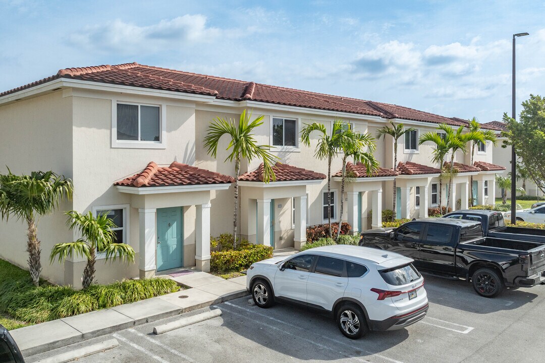 Ambar Key Homes in Florida City, FL - Building Photo