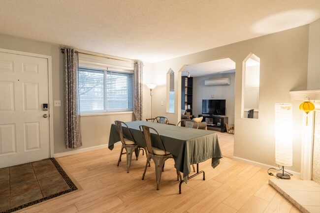 4106 NE Senate St in Portland, OR - Building Photo - Building Photo