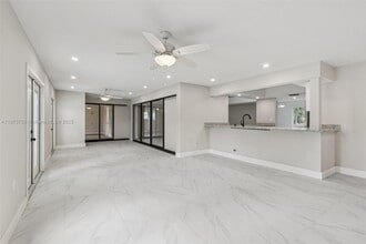 20 W Tropical Way in Plantation, FL - Building Photo - Building Photo