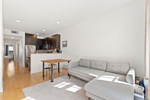 110 Tidewater St in Jersey City, NJ - Building Photo