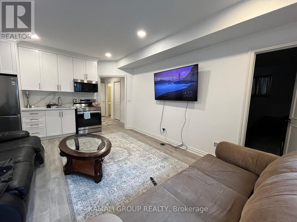 236 McKee Ave in Toronto, ON - Building Photo