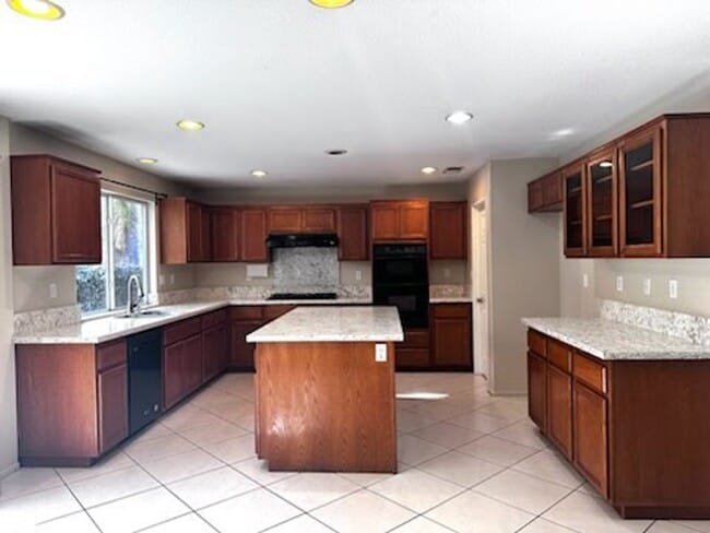 33 Elizabeth Ln in Irvine, CA - Building Photo - Building Photo