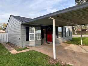 1117 Wimberly St in Angleton, TX - Building Photo - Building Photo