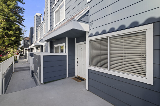 4511 Murietta Ave, Unit 8 in Sherman Oaks, CA - Foto de edificio - Building Photo