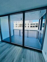 2655 Collins Ave in Miami Beach, FL - Building Photo - Building Photo