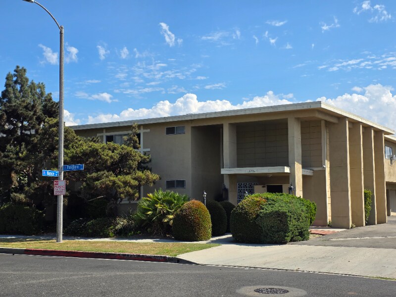 11234 Pangborn Ave in Downey, CA - Building Photo