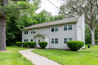 Clubhouse in Storrs Mansfield, CT - Foto de edificio - Building Photo