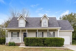 315 Pine Ridge Ln in La Vergne, TN - Building Photo