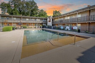 Courtyard on Main in Salisbury, NC - Building Photo - Building Photo