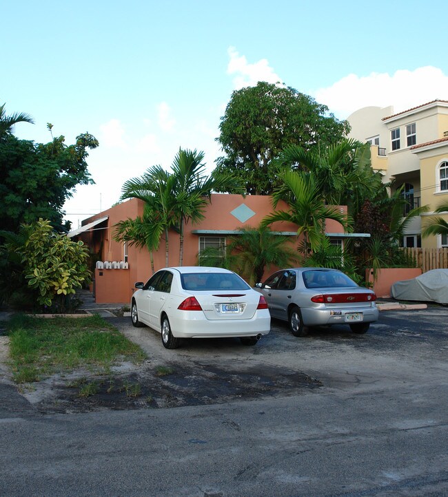 817 NE 16th Ter in Fort Lauderdale, FL - Building Photo - Building Photo