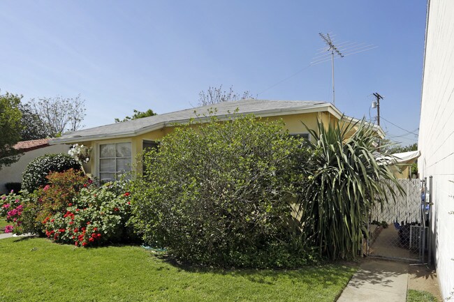 415-419 S Main St in Burbank, CA - Foto de edificio - Building Photo