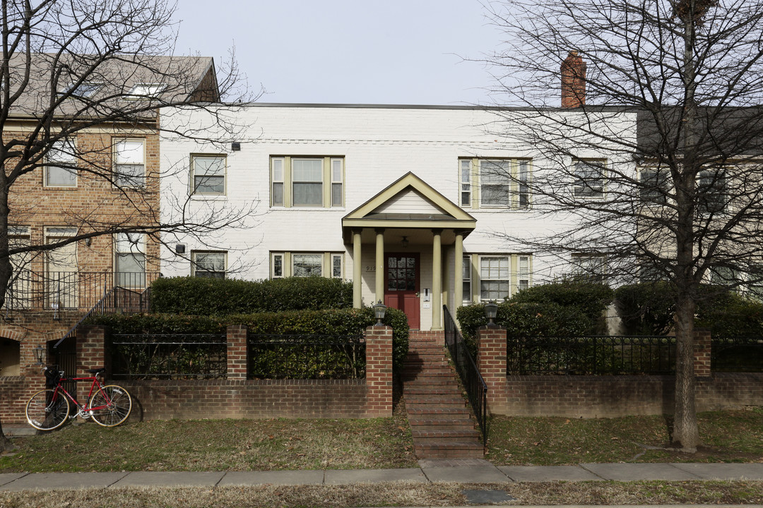 919-921 Church St in Alexandria, VA - Foto de edificio