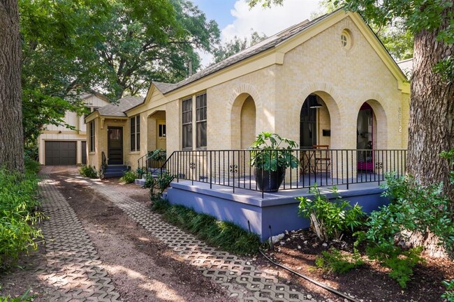 property at 3812 Duval St