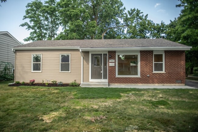 1028 Valley Stream Dr in Wheeling, IL - Building Photo - Building Photo