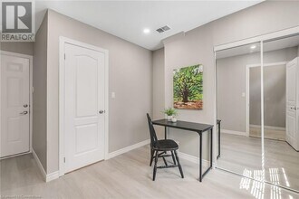 12 Oxfordshire Ln in Kitchener, ON - Building Photo - Building Photo