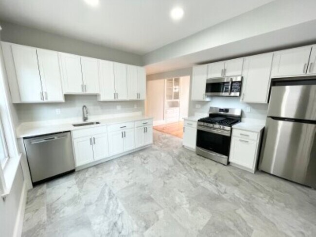 159 Boston St, Unit 1 in Boston, MA - Building Photo - Building Photo