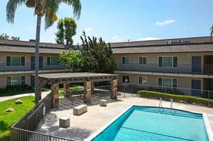 16331 E McFadden Ave in Tustin, CA - Building Photo