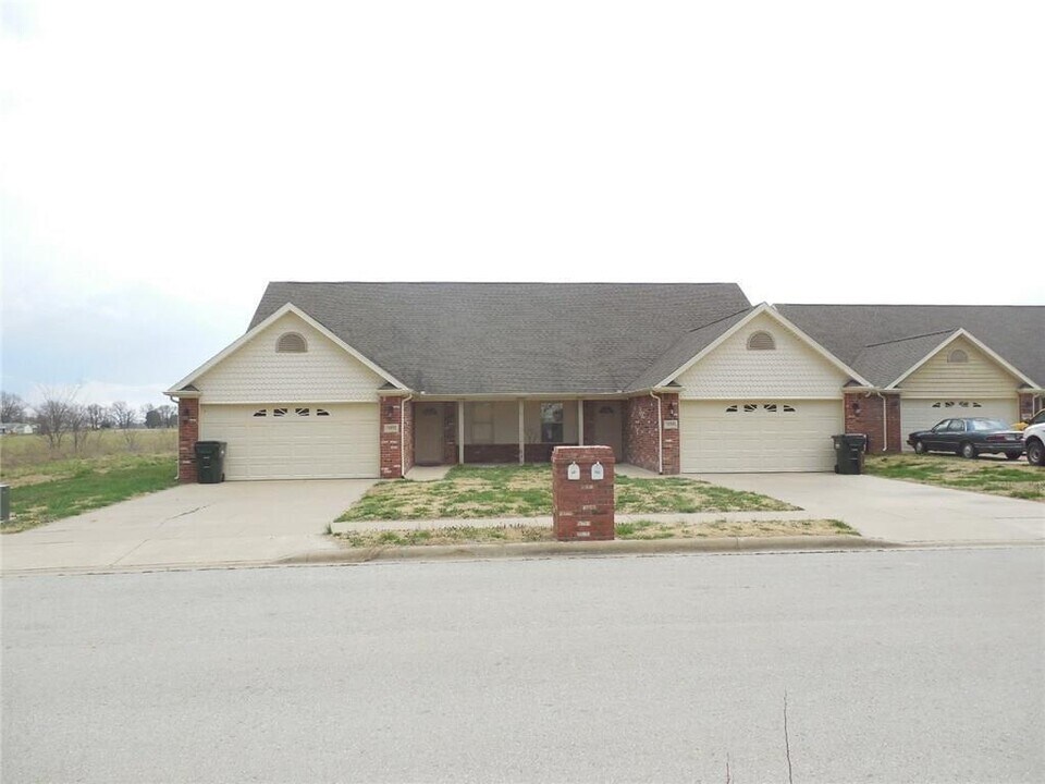 835-837 Baker St NW in Gravette, AR - Building Photo
