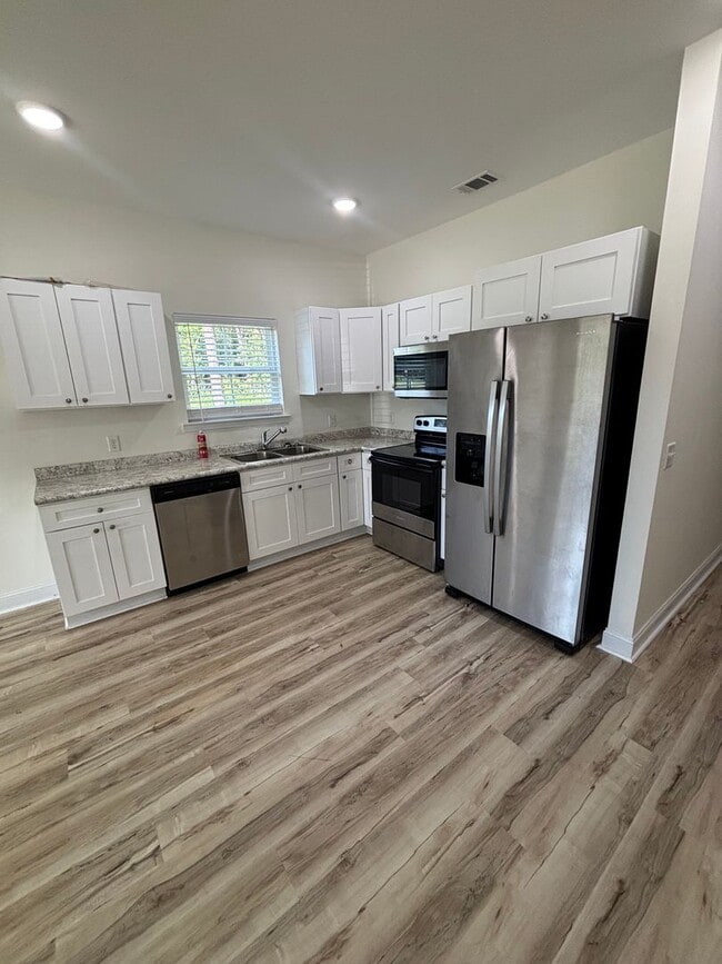 409 Carter Rd in Walthourville, GA - Building Photo - Building Photo