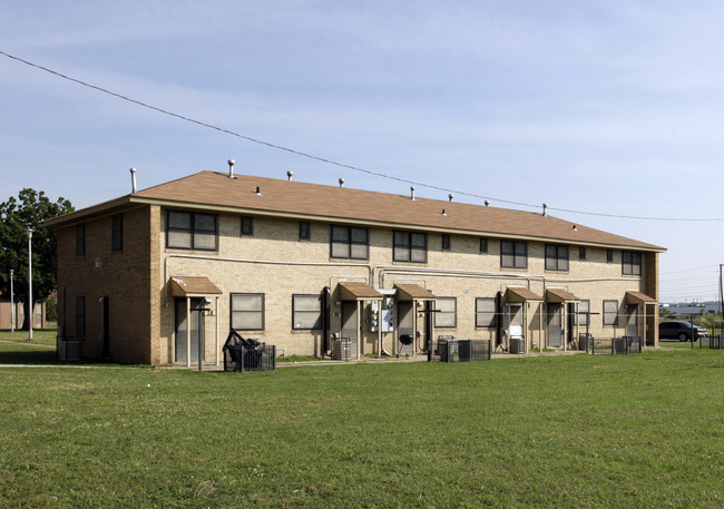 Hemlock Courts in North Little Rock, AR - Building Photo - Building Photo