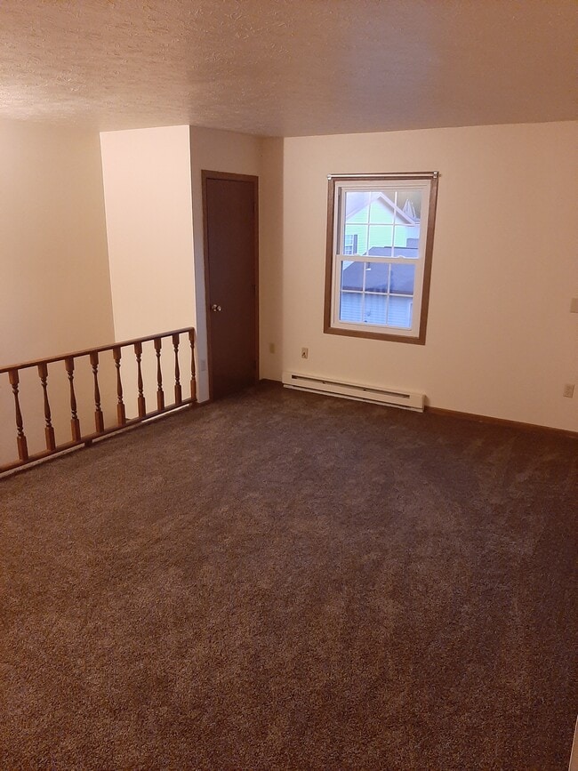 1164 S Lincoln Ave, Unit B in Salem, OH - Foto de edificio - Building Photo