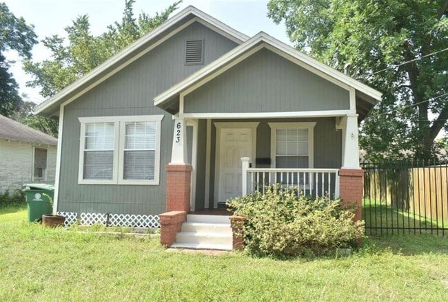 623 E 28th St photo'