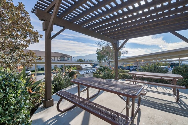 WINDSOR MANOR III in San Marcos, CA - Building Photo - Building Photo