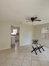 1735 S Washington Ave, Unit Unit B in Clearwater, FL - Building Photo - Building Photo