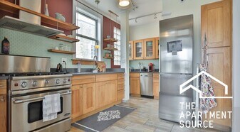 2549 W Wilson Ave, Unit 2 in Chicago, IL - Building Photo
