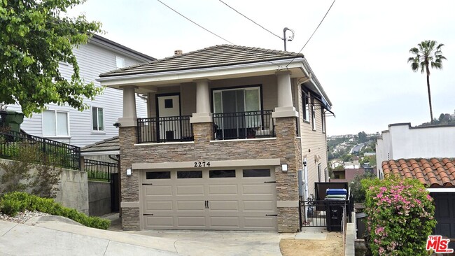 2274 Edendale Pl in Los Angeles, CA - Foto de edificio - Building Photo