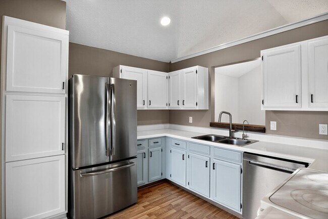 9592 Maple Way in Indianapolis, IN - Building Photo - Building Photo