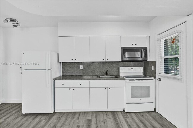 7520 NE Miami Ct in Miami, FL - Building Photo - Building Photo