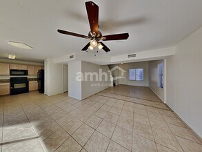 10633 W Piccadilly Rd in Avondale, AZ - Building Photo - Building Photo