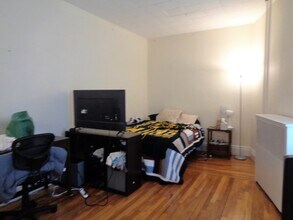39 Carlton St, Unit 3 in Brookline, MA - Foto de edificio - Building Photo