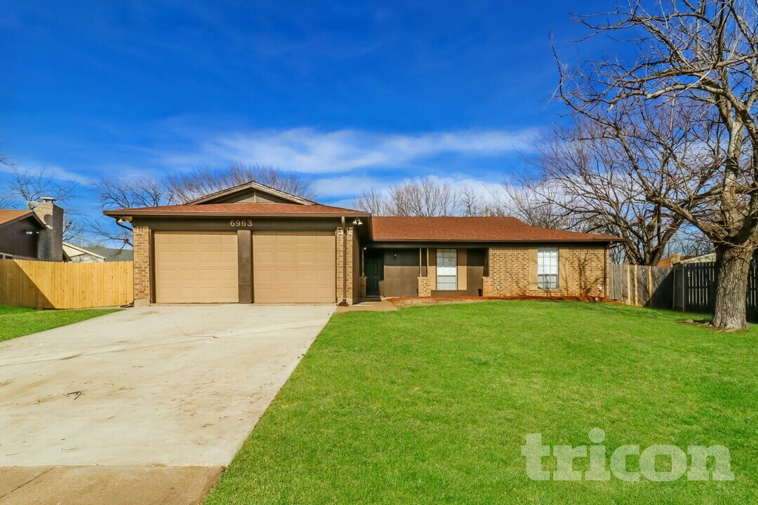 6963 Downey Ct in Fort Worth, TX - Foto de edificio