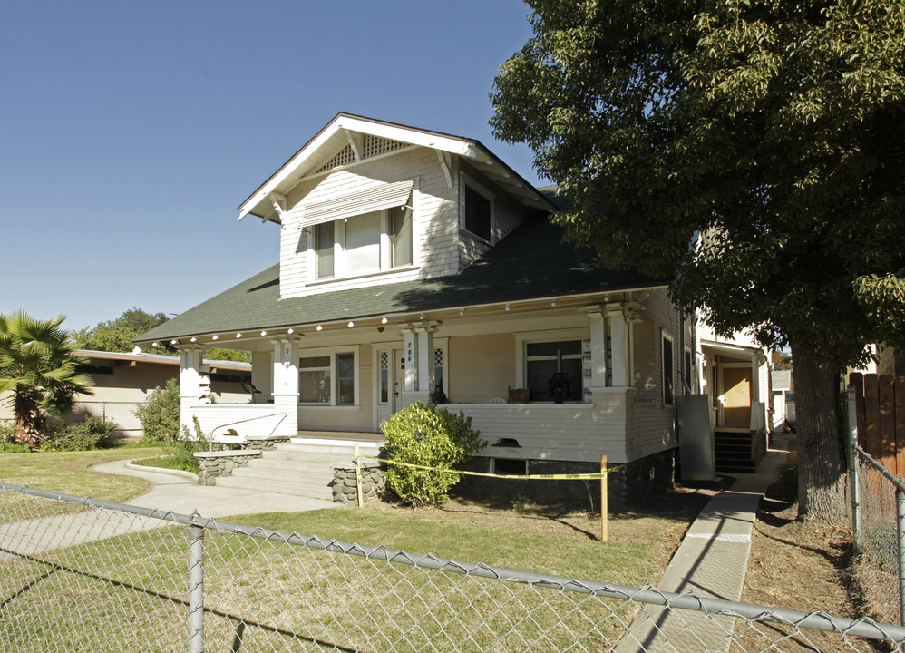 786 N Park Ave in Pomona, CA - Building Photo