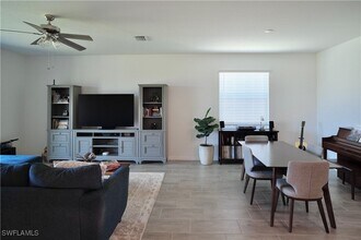 2445 Orchard St in Naples, FL - Foto de edificio - Building Photo