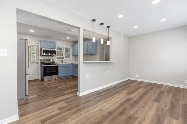 465 W Main St, Unit 465 W Main St