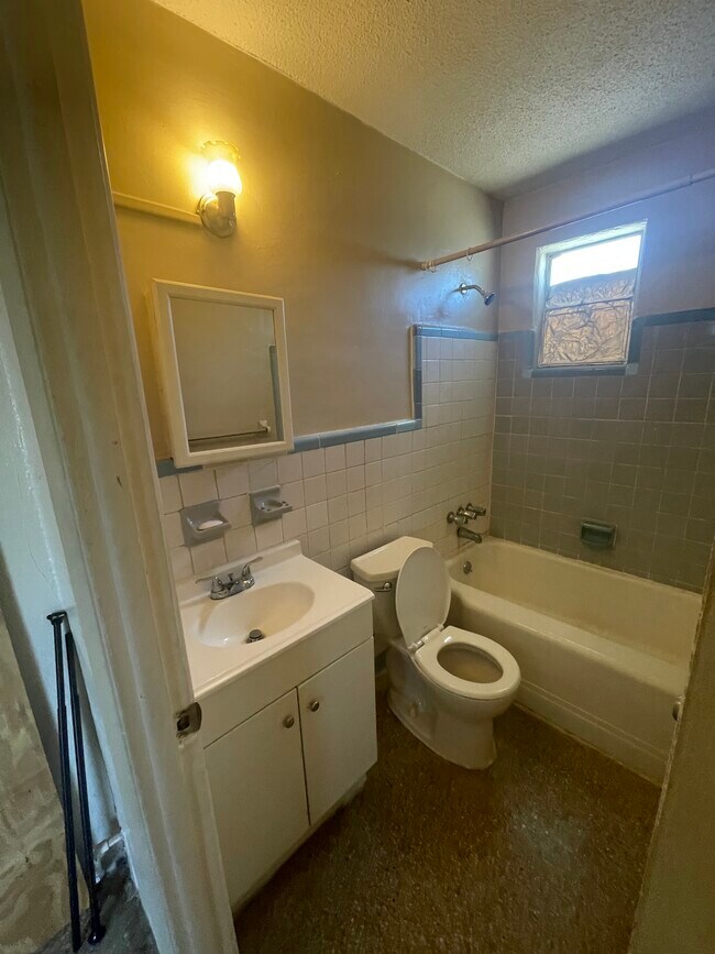 706 Orange Ave, Unit 1 in Daytona Beach, FL - Building Photo - Building Photo