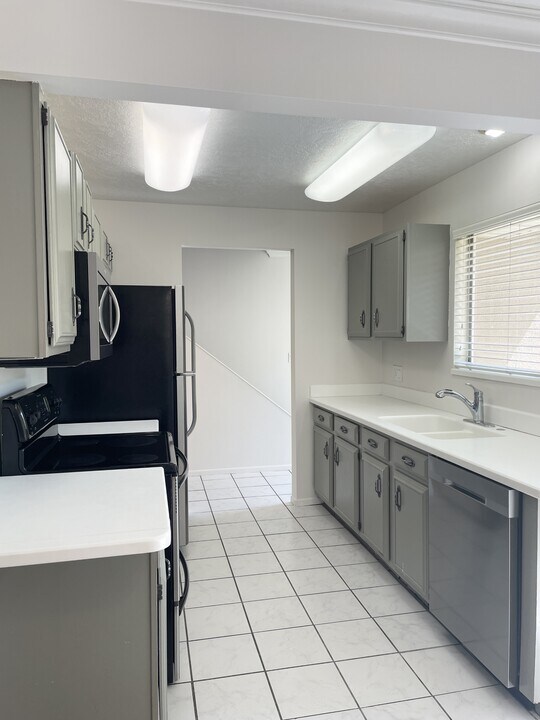 1871 Monterey Dr in Murray, UT - Building Photo